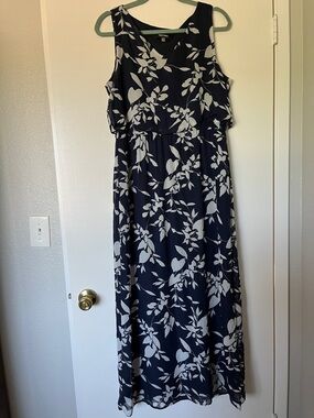 Nine West Navy Maxi Dress with White Floral Print